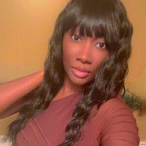 Meet your Posher, Dee